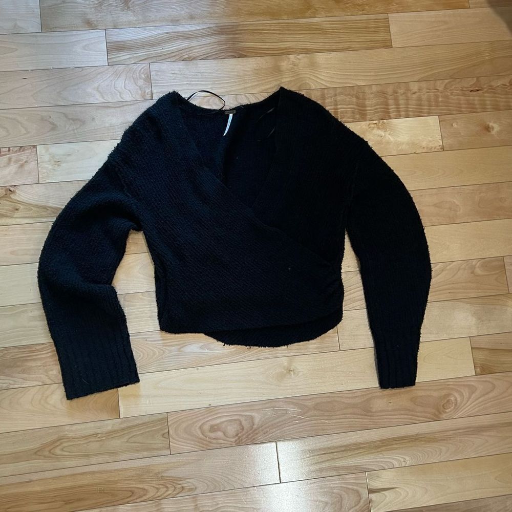 Free People Cropped Sweater Size Medium